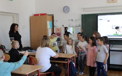Budući prvašići u posjetu školi